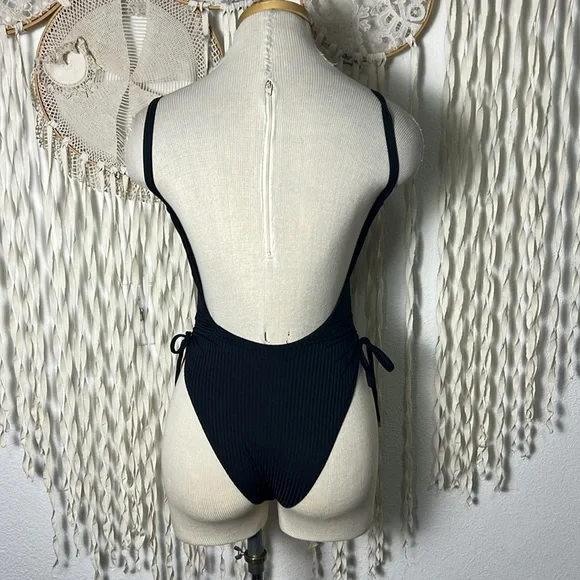 Vitamin A NWT Gemma One Piece Black Eco Rib One Piece Sexy Swimsuit XS - Picture 4 of 14
